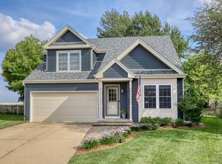662 Nichole Ln, Geneva, IL 60134