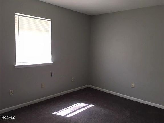 5th image of 2607 Lawn Cir
