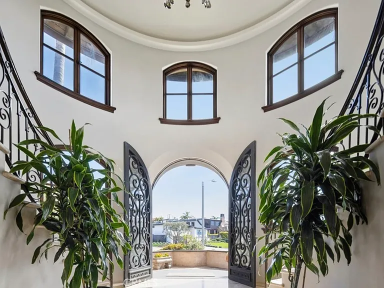 215 S Poinsettia Ave — Photo 4