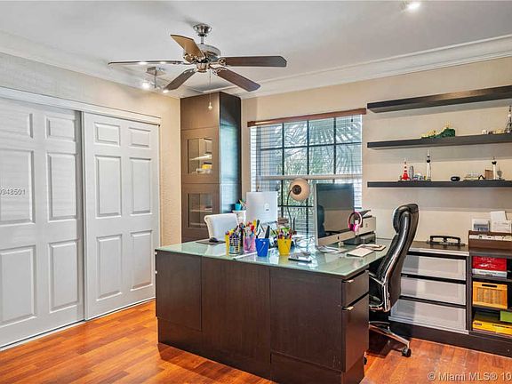 5th image of 807 Heritage Dr