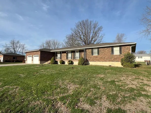 1501 Hawthorn Dr, Macon, MO 63552