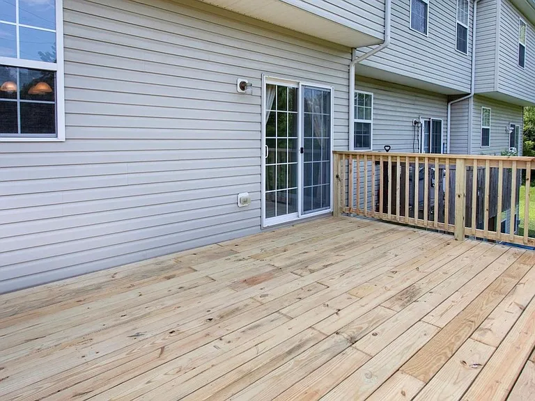 Jamestown Ln — Photo 10