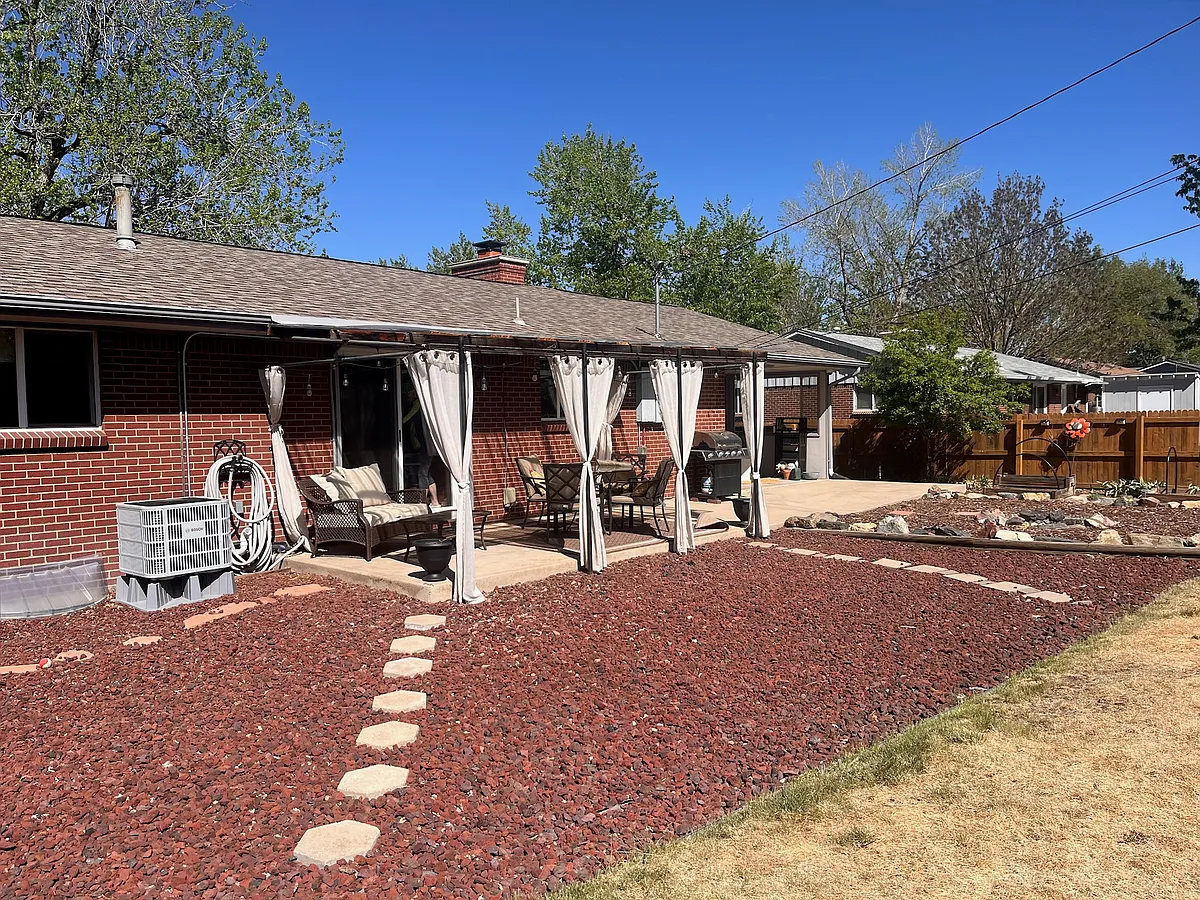 Building Photo - 1384 S Niagara St