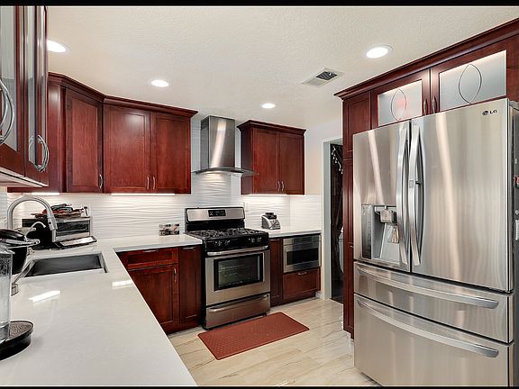 5th image of 26070 Brentwood Ave