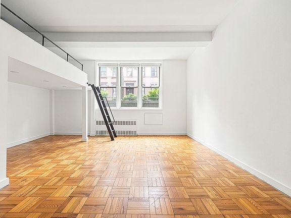 2nd image of 130 Hicks St