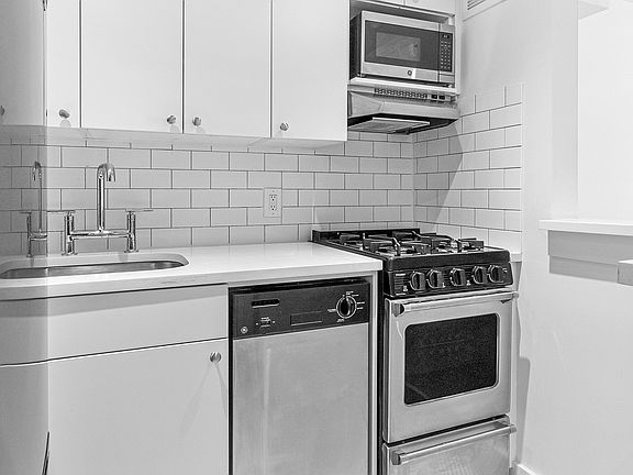 4th image of 27 W 16th St APT 3F
