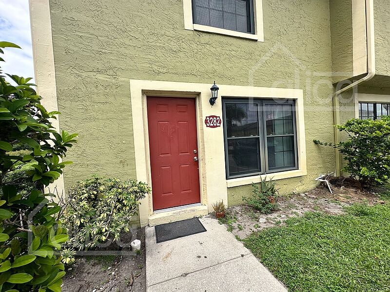 1st image of 3282 Oak Lake Pl
