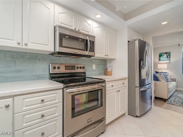 3490 N Key Dr APT 218, North Fort Myers, FL 33903