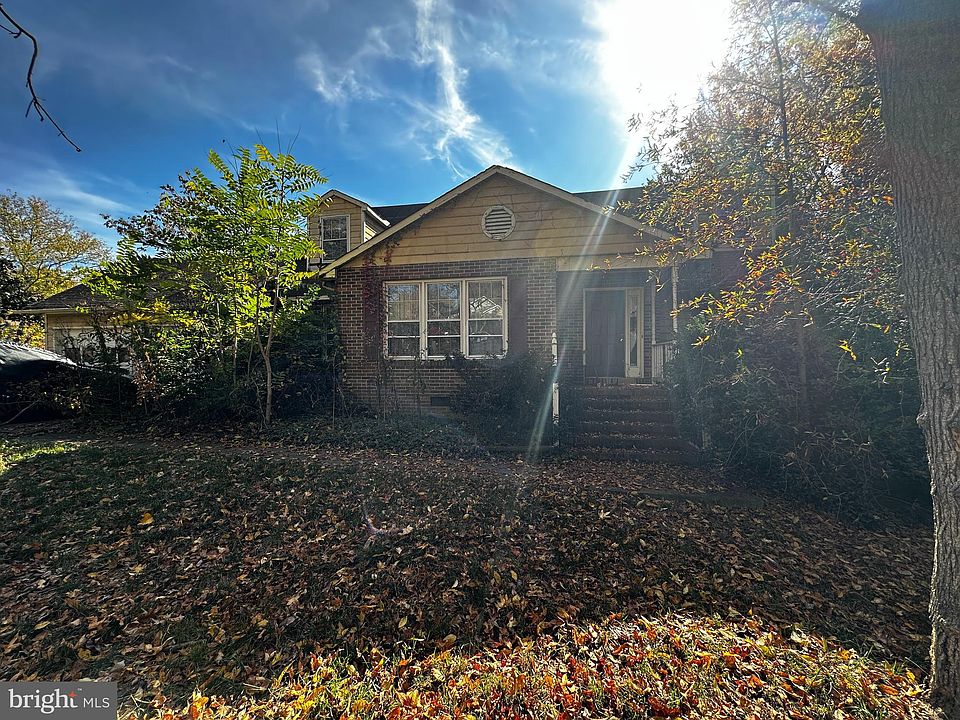 1st image of 100 Courtland Ln