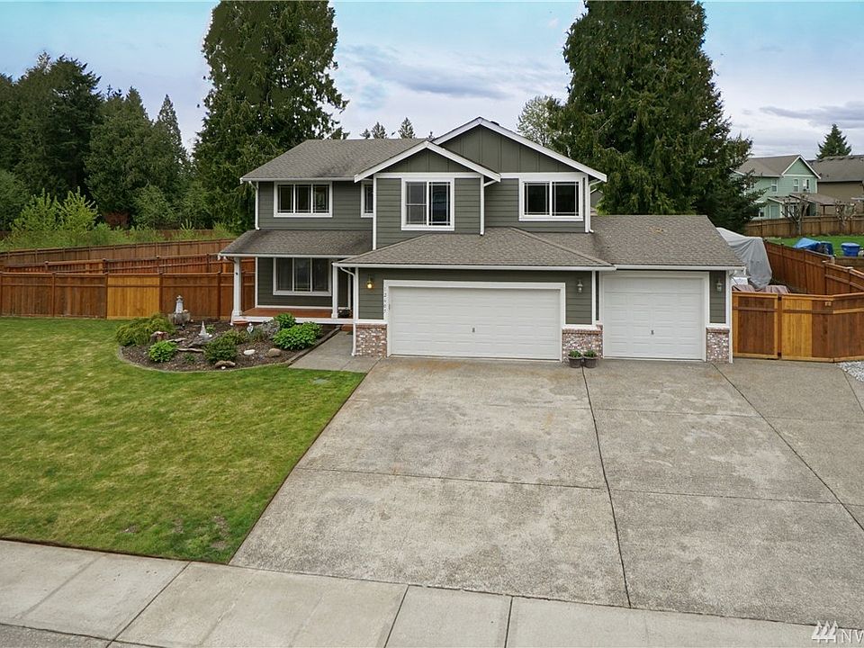 Fantastic Opportunity ~ Amazing Price ~ Wonderful Home.  Nearly 3000 Square Feet ~ Excellent Floorplan ~ HUGE 3 Car Garage + RV Parking... Wonderful Neighborhood. 