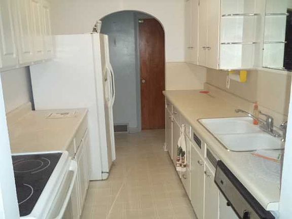 3rd image of 4914 Evergreen Dr