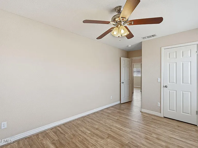 422 W Redwood Dr — Photo 7