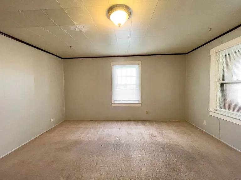 2401 S Mulberry St — Photo 17