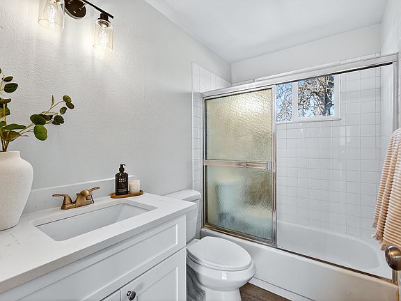 5th image of 5204 N Chase Rd