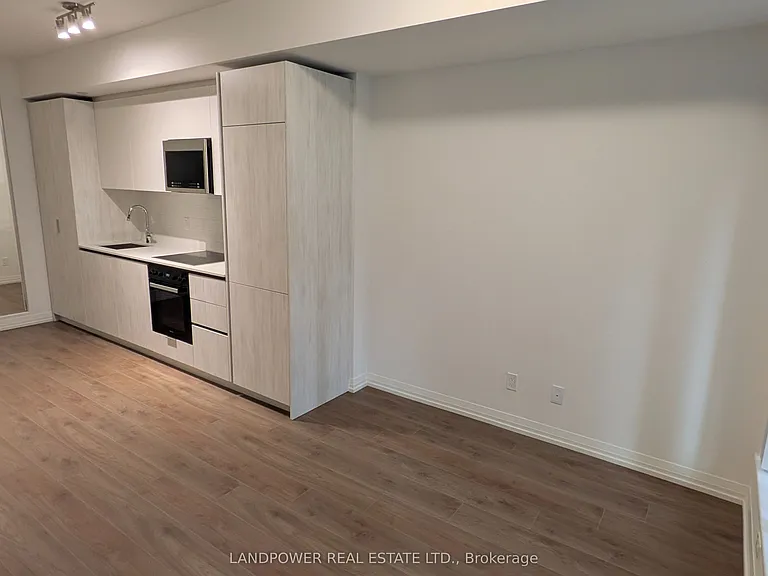 400 King St W #510 — Photo 10
