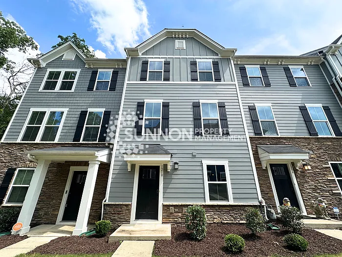 3 bed, 2.5 bath, 1720 sqft, $1,950 — Photo 2