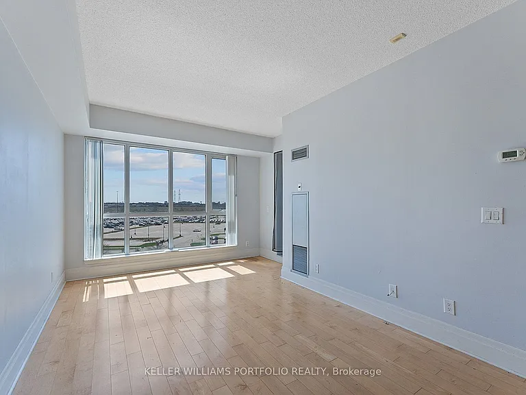39 Upper Duke Cres #607 — Photo 10
