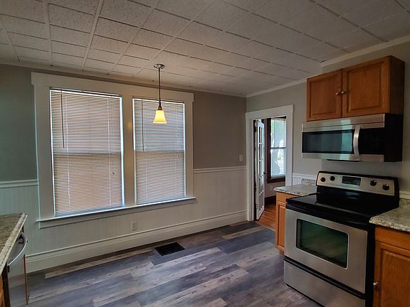 4th image of 136-138 W Center St