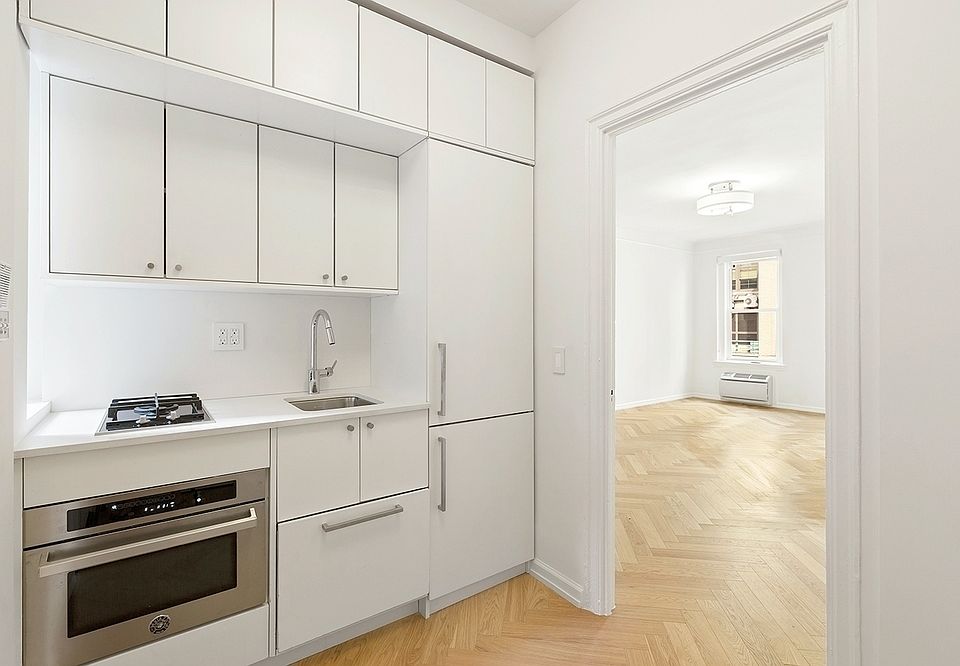 1st image of 220 W 24th St APT 4P