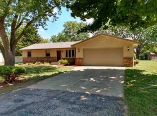 11317 Tara Dr, Machesney Park, IL 61115
