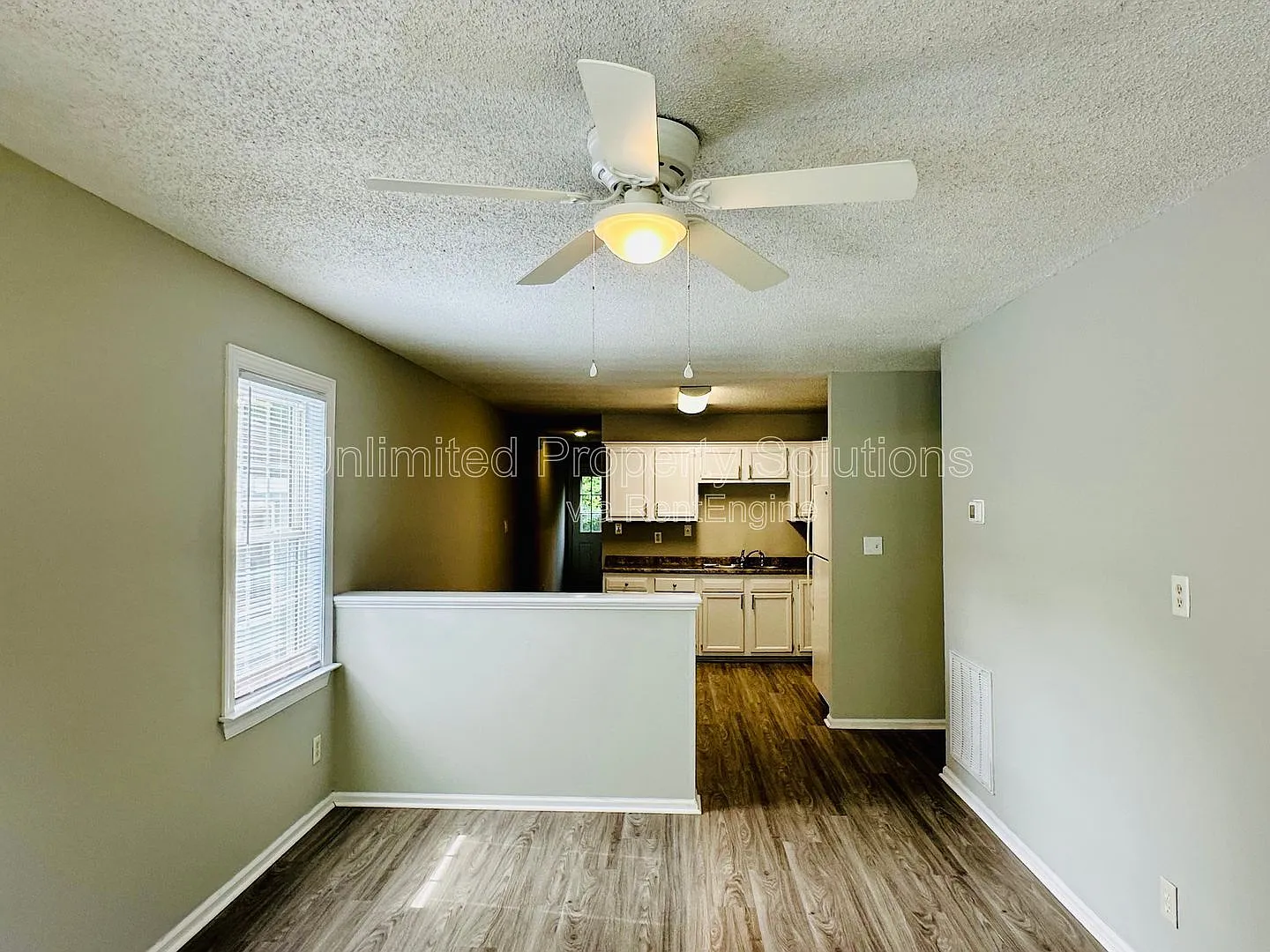 3 bed, 2.0 bath, 1104 sqft, $1,695 — Photo 4