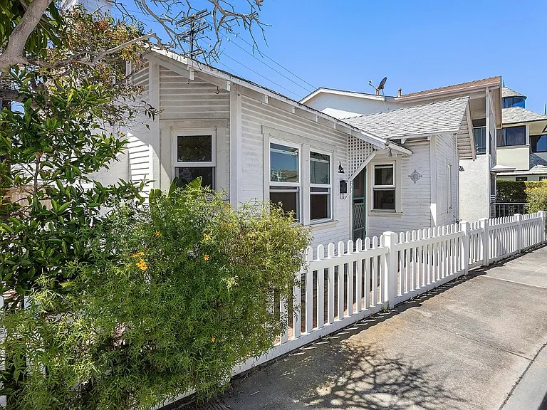 805 W Bay Ave — Photo 1
