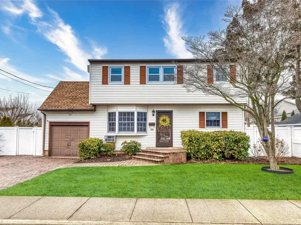 189 N 3rd Street, Bethpage, NY 11714