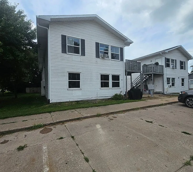 802 SW 4th St