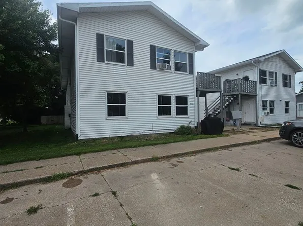 Roosevelt 1, 802 SW 4th St #3, Aledo, IL 61231