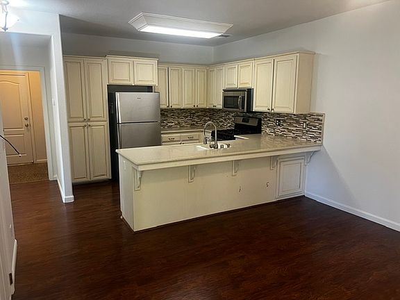 3rd image of 9190 N Price Ave
