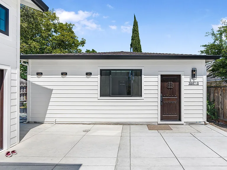 1217 Hester Ave — Photo 1