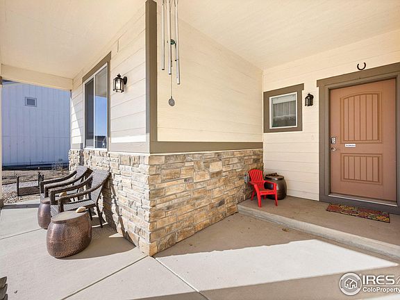4th image of 305 Civic Cir