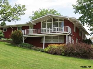 1870 N Grandview Ave, Dubuque, IA 52001