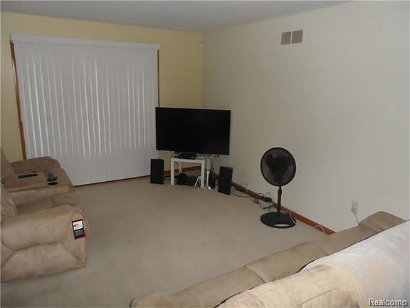 3rd image of 16891 Penrod Dr