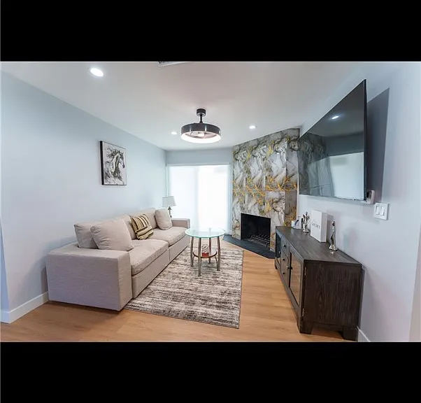12329 Oxford — Photo 7