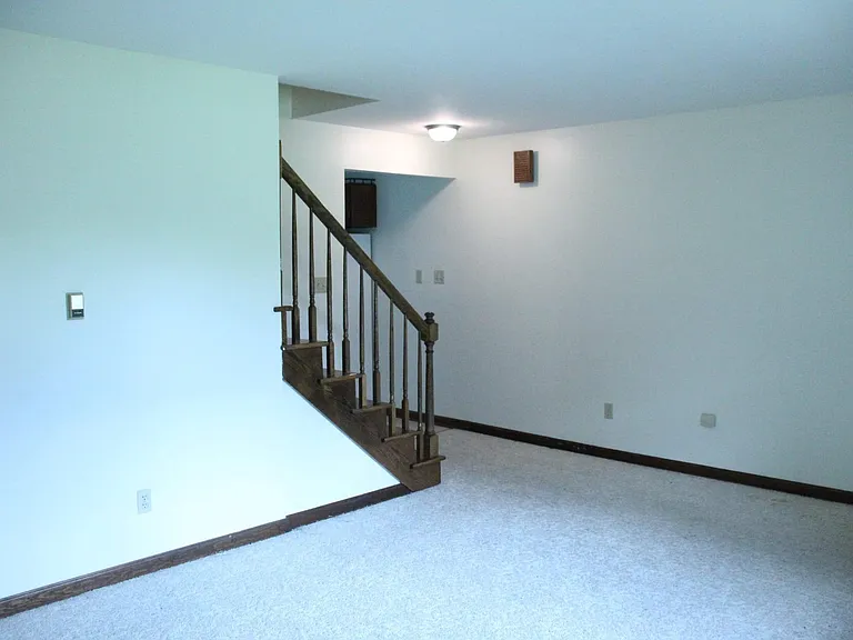 9 Marian Ct — Photo 3