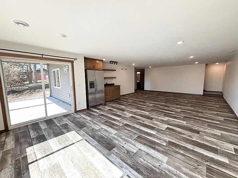 575 Main St W — Photo 12