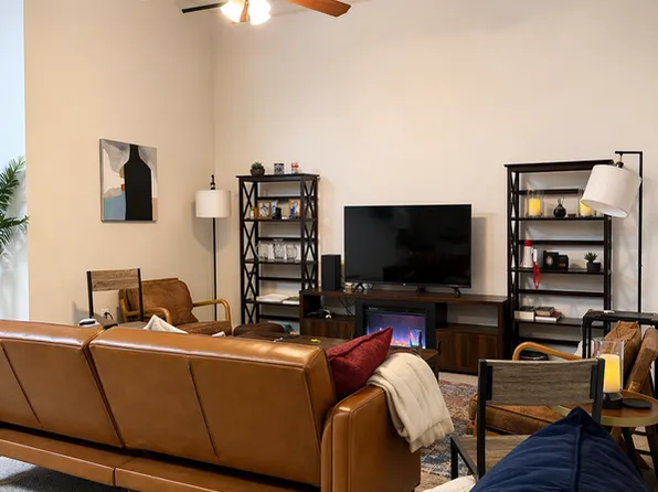 10 W 10th St #3B, Lawrence, KS 66044