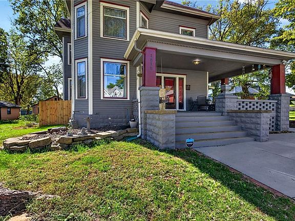 4th image of 1818 Clark Ave