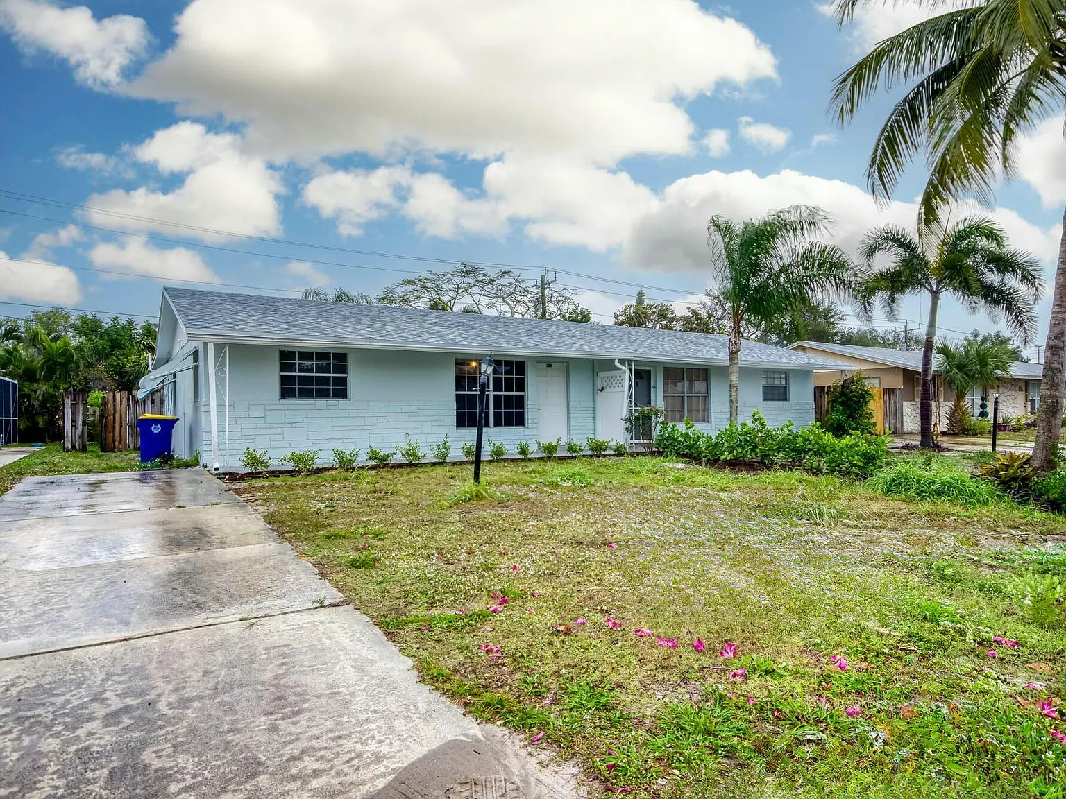 3 bed, 1.5 bath, 1073 sqft, $2,200 — Photo 1