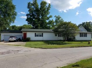 103 E Lincoln St, Oakland, IL 61943