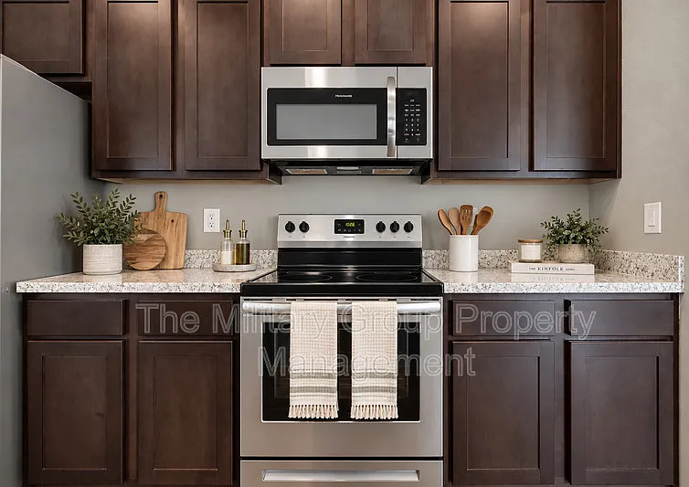 3 bed, 2.0 bath, 1436 sqft, $1,900 — Photo 4