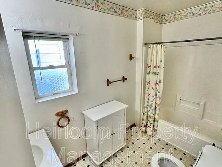 1718 Cumming Ave — Photo 4