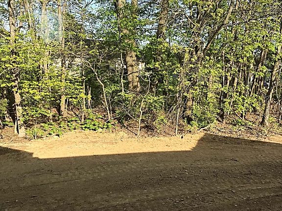 Located on 0179 in Estates At Hawthorne Manor in Hamilton Township, OH