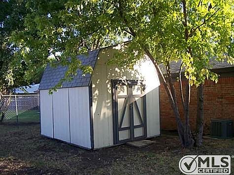 5th image of 1830 Whitney Dr