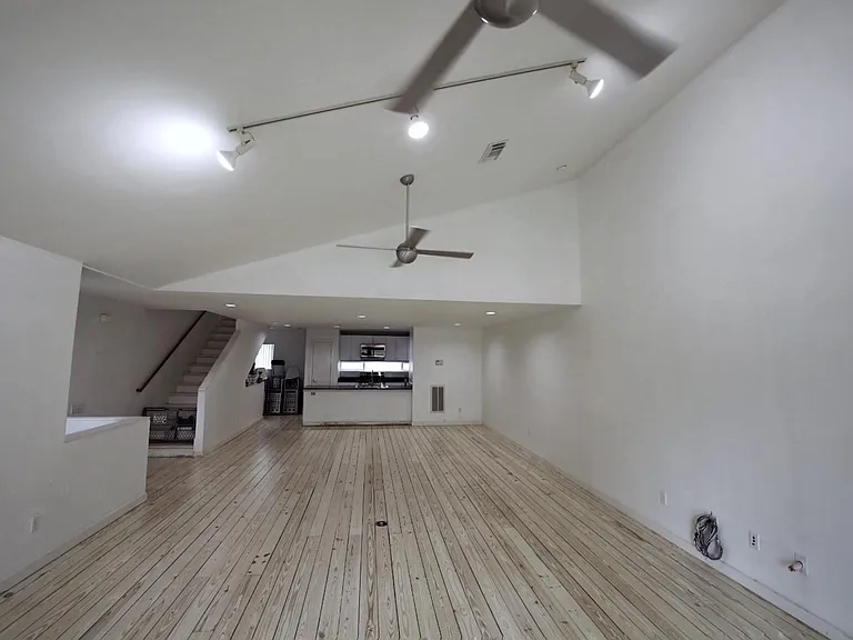 702 Ruthven St — Photo 7