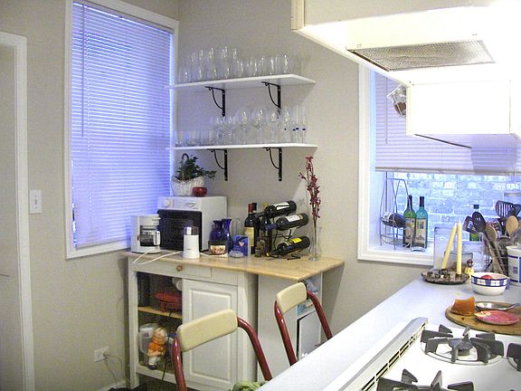 4th image of 1422 W Belmont Ave APT 1