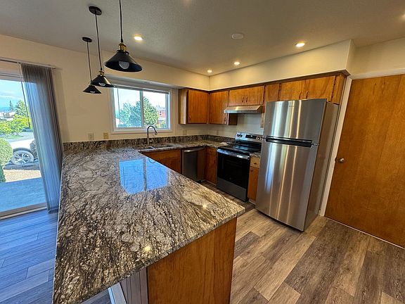 5th image of 2166 E View Pl #6