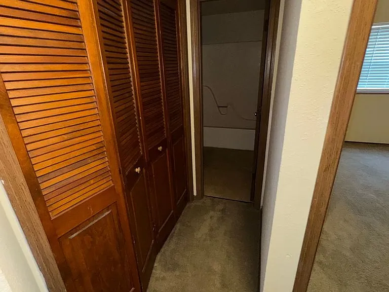 420 N East Park Ln — Photo 6