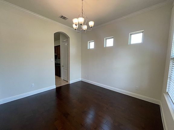 4th image of 301 Park Dr